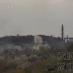 Ucraina, il bombardamento russo sull’acciaieria Azovstal