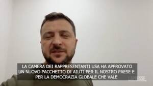 Ucraina, Zelensky: “Aiuti dagli Usa sono per democrazia globale, grazie per la data simbolica del 9 maggio”