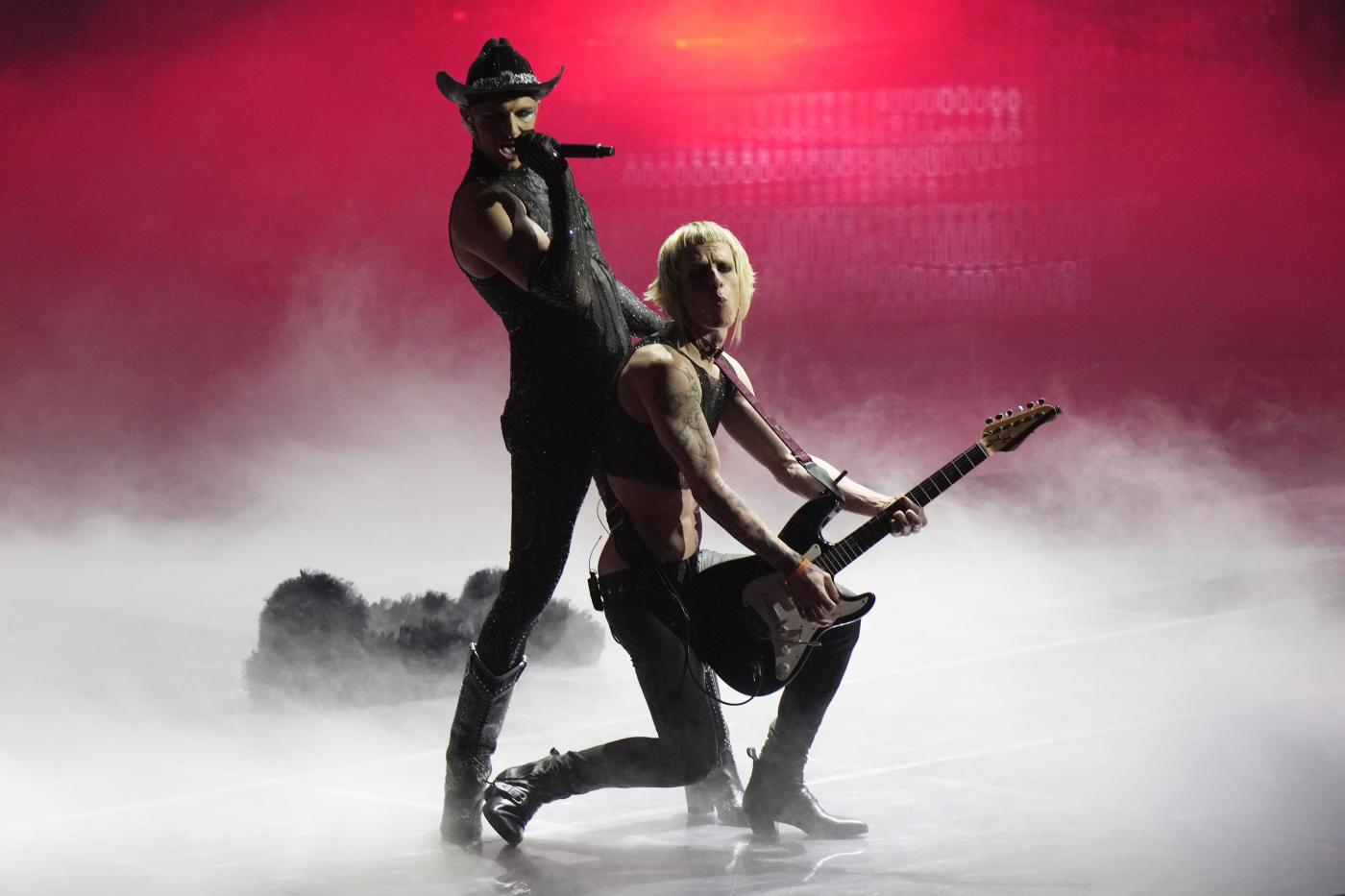 Eurovision: Achille Lauro infiamma Torino ma è fuori dalla finale