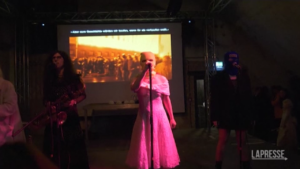 Berlino: la trasgressiva performance delle Pussy Riot a Berlino
