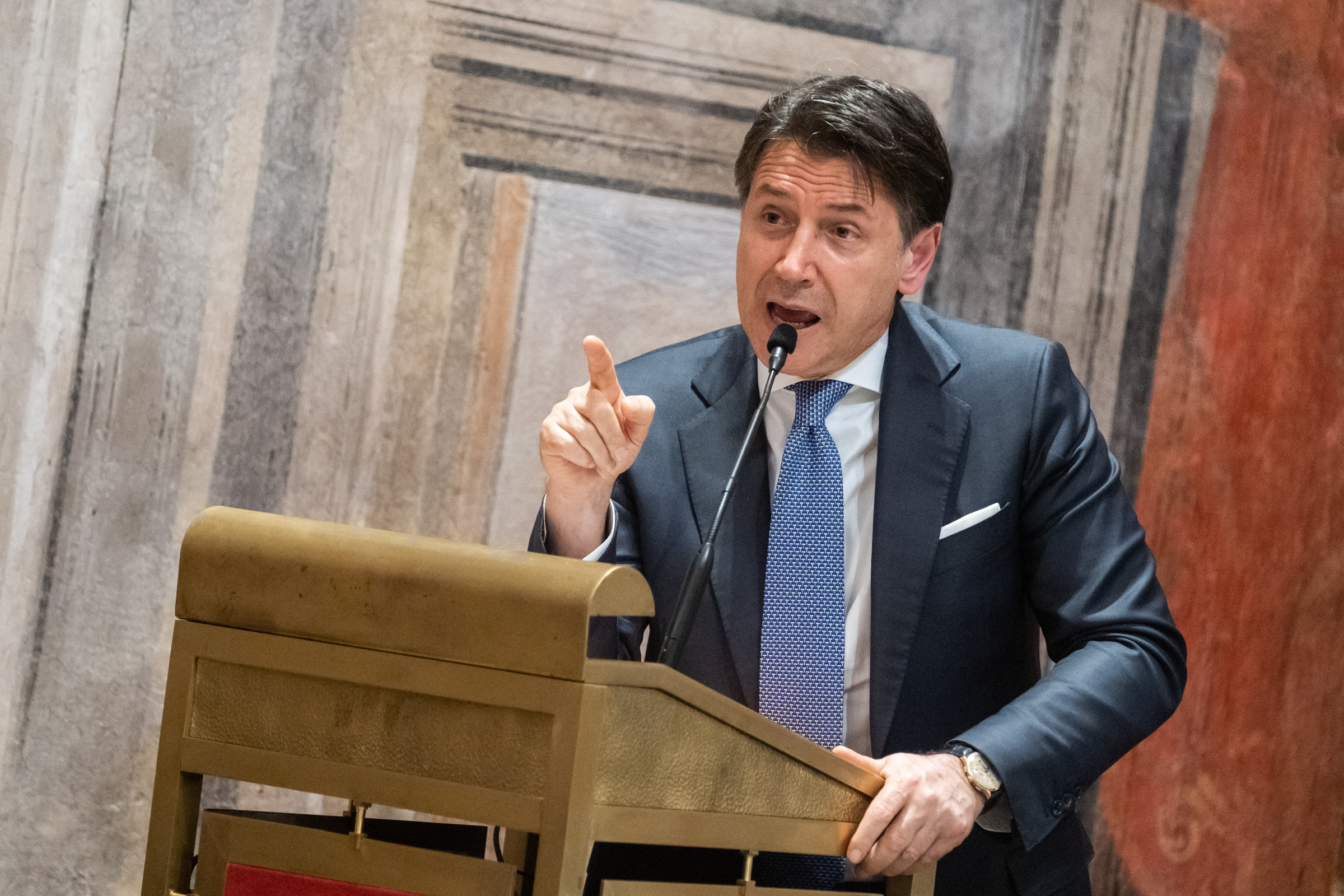 Rdc, Conte: “Meloni fa la guerra ai poveri”