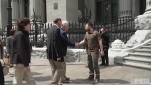Ucraina, Zelensky incontra a Kiev una delegazione del Senato Usa