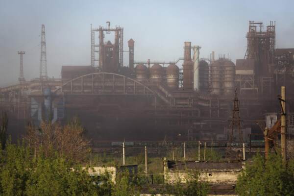 Guerra in Ucraina, l'acciaieria Azovstal a Mariupol distrutta dalle bombe