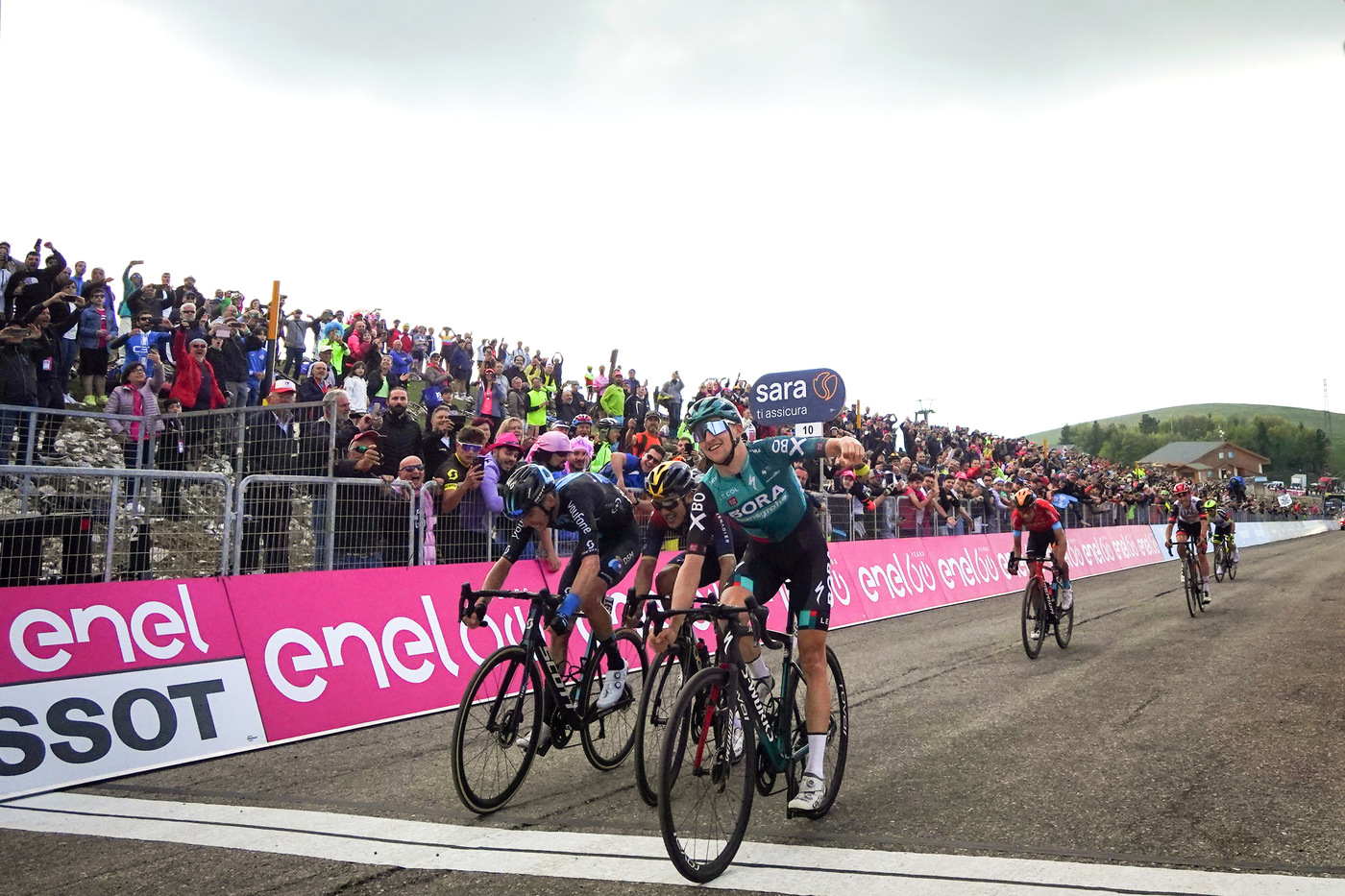 Giro d’Italia: sorpresa Hindley sul Blockhaus, Lopez resiste, crollo Yates