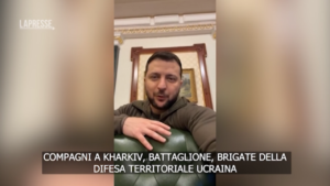 Ucraina, Zelensky ringrazia soldati che hanno respinto i russi a Kharkiv