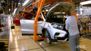 Renault, l’annuncio di Mosca: “Le attività del gruppo passano allo Stato”