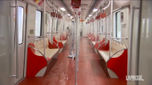 Covid: a Shanghai riprendono a circolare metro e mezzi di trasposto pubblico