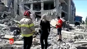 Ucraina, raid su Odessa: tre feriti tra cui un bambino, colpiti edifici turistici