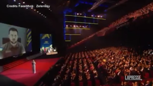 Zelensky accolto da una ovazione a Cannes