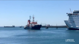 Migranti: Sea Watch 4 approda ad Augusta con 145 naufraghi