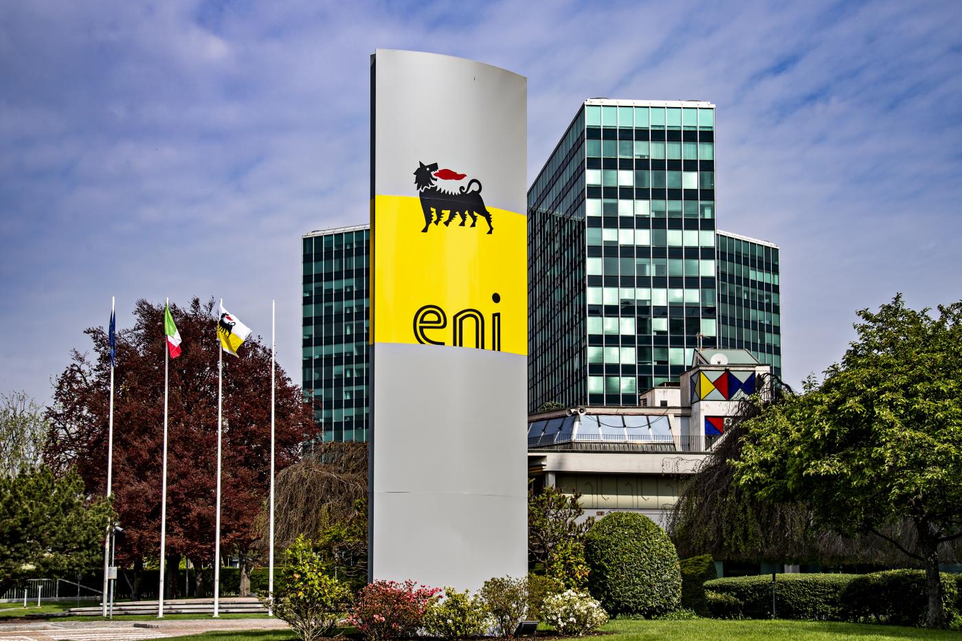 Gas, Eni, doppio conto in euro e rubli per pagare le forniture russe. Monito Ue: così si violano sanzioni Gas, Eni, doppio conto in euro e rubli per pagare le forniture russe. Monito Ue: così si violano sanzioni