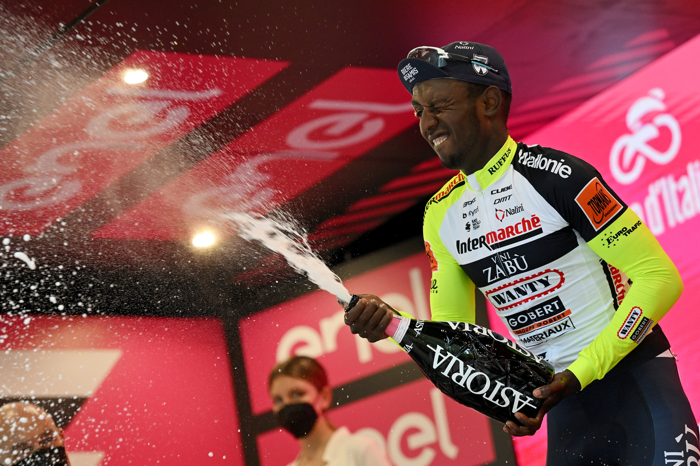 Giro d’Italia: Girmay entra nella storia, a Jesi prima volta per un africano Giro d’Italia: Girmay entra nella storia, a Jesi prima volta per un africano