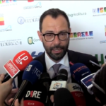 Governo, Patuanelli: “Scostamento bilancio non è un male”