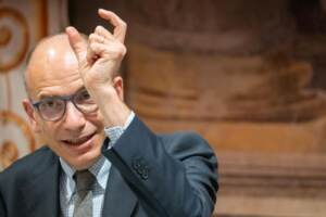 Pd, Letta in direzione: “Uniti contro recessione. Asse con M5s difficile ma decisivo contro destra”