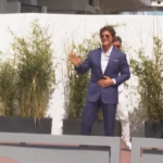 Tom Cruise è arrivato a Cannes, grande accoglienza per la star di Hollywood