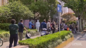 Covid, zero contagi a Shanghai e i residenti tornano ad uscire dopo sei settimane