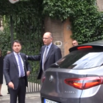 Roma: Letta e Conte nella residenza dell’ambasciatore finlandese, sorrisi e foto
