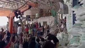 India: crolla muro in azienda di sale, almeno 12 morti