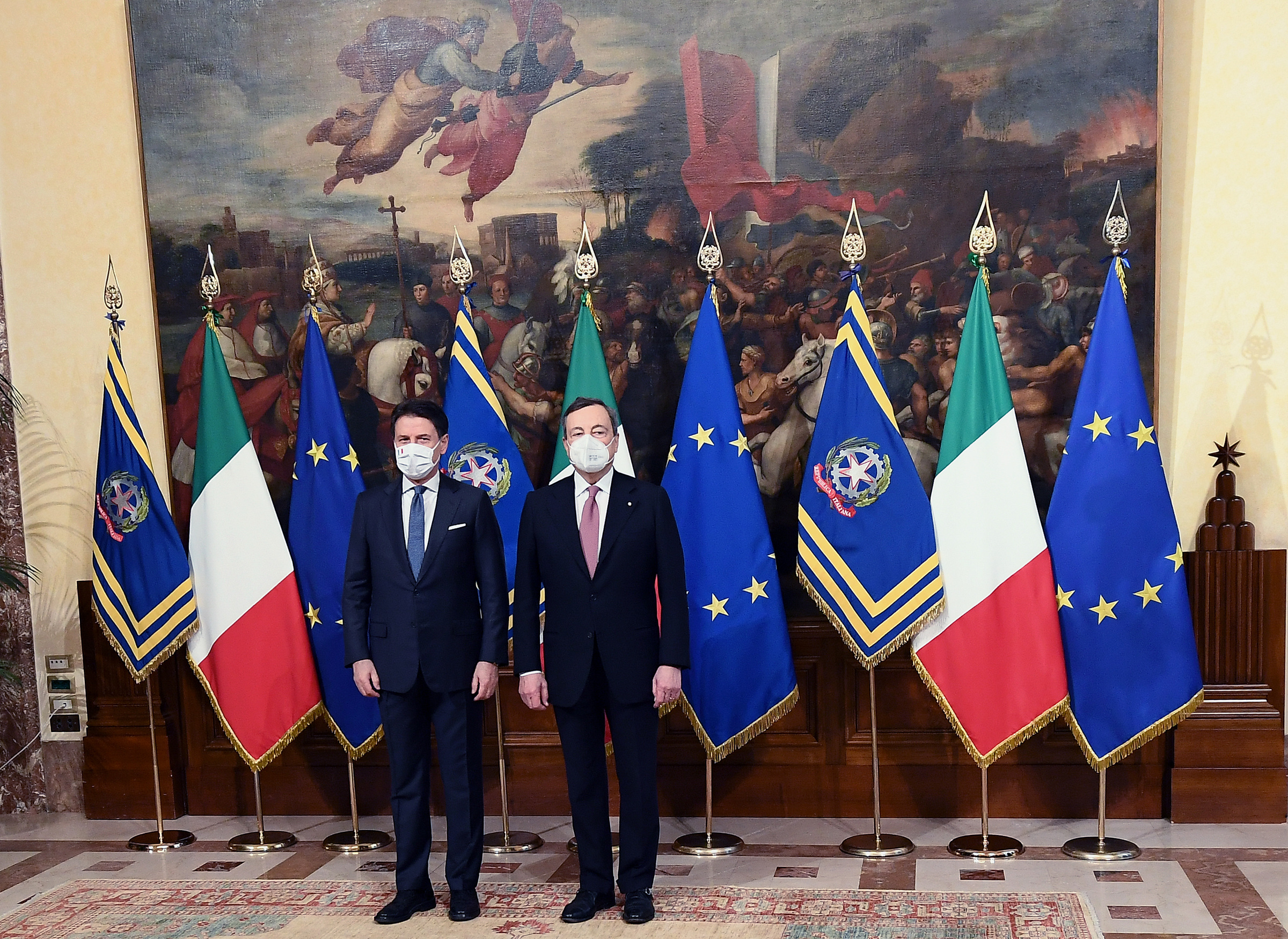 Ucraina, Draghi gela Conte su armi: “Agiamo in solco Parlamento”
