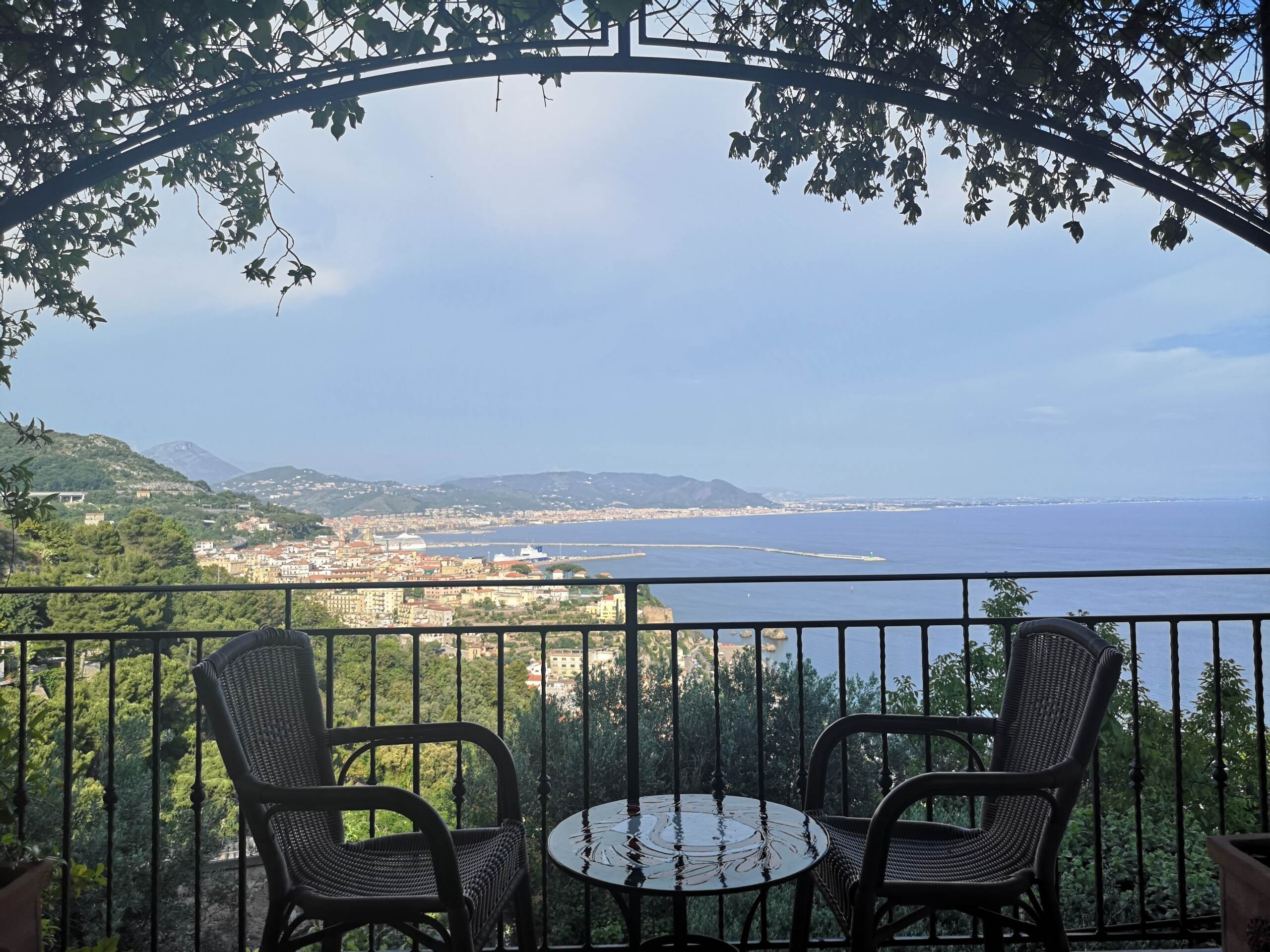 Una passeggiata a Vietri, un piccolo grande antipasto della vacanza estiva