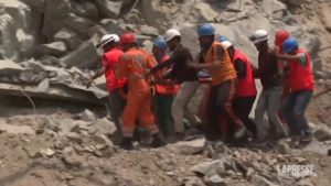 India, crolla tunnel in costruzione in Kashmir: intrappolati dieci operai