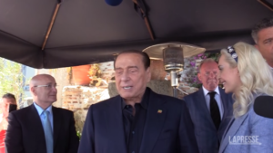 Berlusconi: “Io napoletano nato a Milano, vulcanico come il Vesuvio”