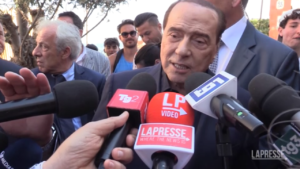 Ucraina, Berlusconi: “Inviare armi significa essere cobelligeranti”