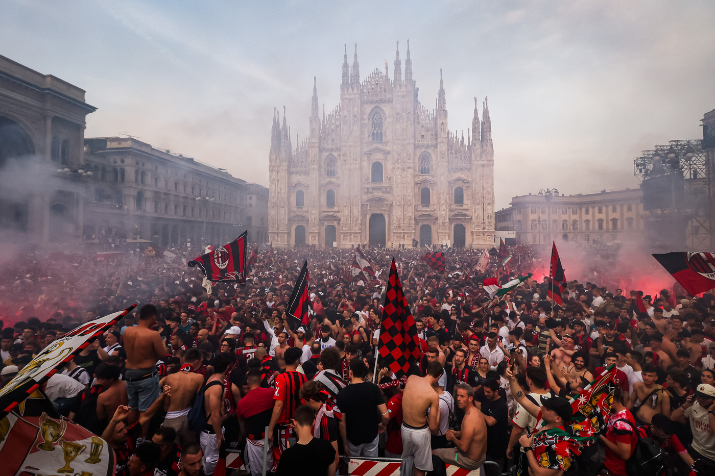 Scudetto Milan, delirio in città. Da Pioli a Maldini: titolo meritato