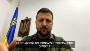 Ucraina, Zelensky: “La situazione nel Donbass è estremamente difficile”