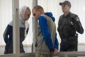 Ucraina, emessa la prima condanna per crimini di guerra: ergastolo al 21enne Vadim Shishimarin