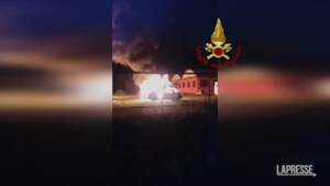 Torino, bruciano sei camper nella notte in Val Susa