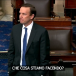 Sparatoria in Texas, l’appello del senatore ai suoi colleghi: “Cosa stiamo facendo?”