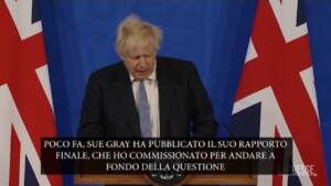 Regno Unito, Johnson: “Umiliato da rapporto partygate, mi scuso”