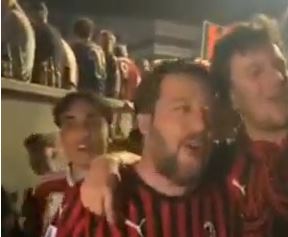Scudetto Milan, Salvini in versione ultrà canta con i tifosi: “Interista vaff…”
