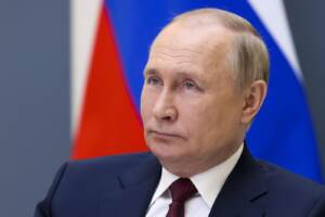 Mosca, il presidente Vladimir Putin partecipa a una riunione in video conferenza al Cremlino