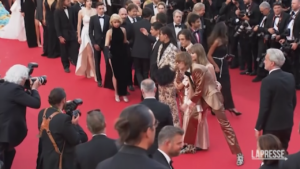 Cannes: Tom Hanks, Priscilla Presley e Shakira sul red carpet per ‘Elvis’