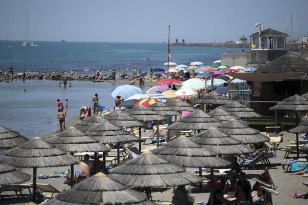 Ostia, rinasce nel segno della legalità lo stabilimento balneare Village sequestrato al clan dei Fasciani
