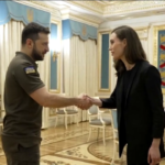 Ucraina, Zelensky riceve Sanna Marin a Kiev: “Grande segnale venire qui”