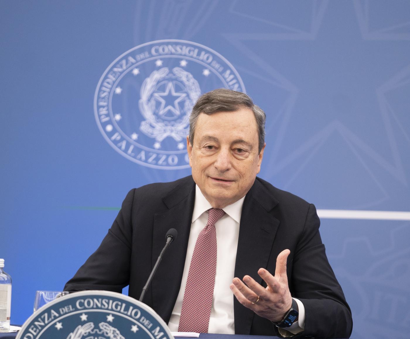 Ucraina, Draghi dopo telefonata con Putin: “Cercheremo di sbloccare crisi grano. Sentirò Zelensky”