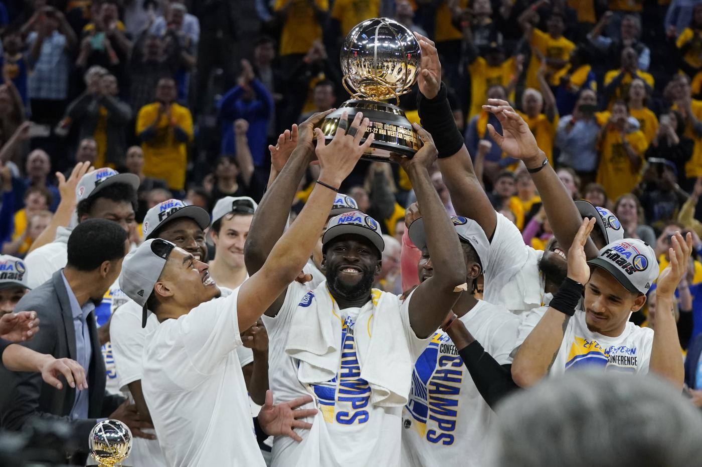 Basket: playoff Nba, Golden State batte Dallas e vola alle Finals