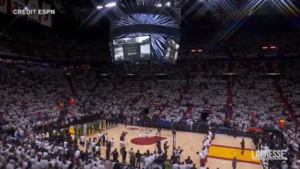 Nba: silenzio per le vittime di Uvalde prima della sfida tra Miami e Boston