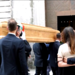 Addio a De Mita: il feretro arriva nella chiesa di Sant’Amato a Nusco
