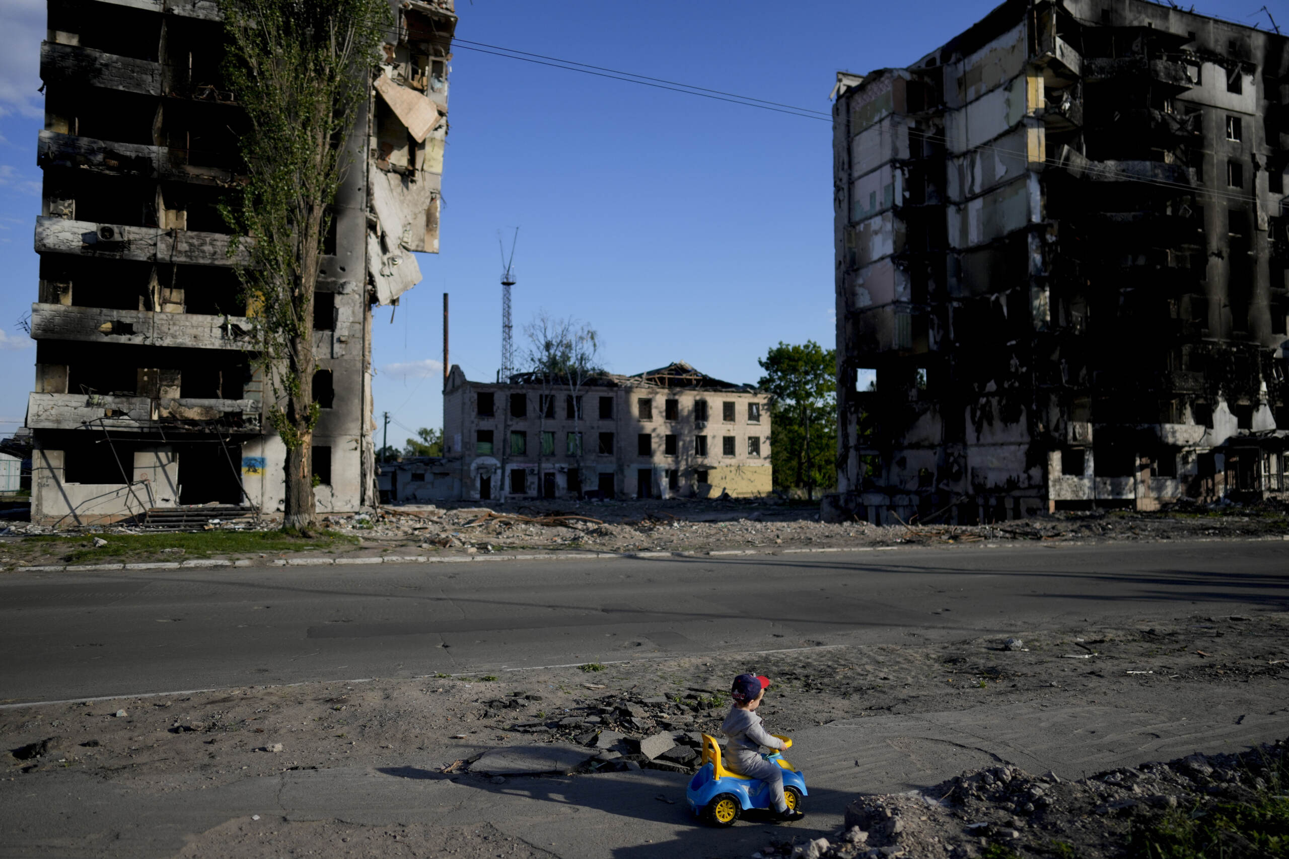 Ucraina, Putin: “Paesi ostili aggressivi. Kiev ha sabotato negoziati”. Zelensky sente Draghi: “Ci aspettiamo più armi da partner”. Salvini andrà in visita a Mosca