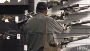 Houston, migliaia di persone alla convention Nra