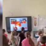 Roma: la maestra fa cantare ai bimbi l’inno giallorosso, proteste dei genitori