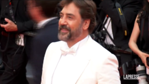 Festival di Cannes, le stelle del cinema sfilano sul red carpet