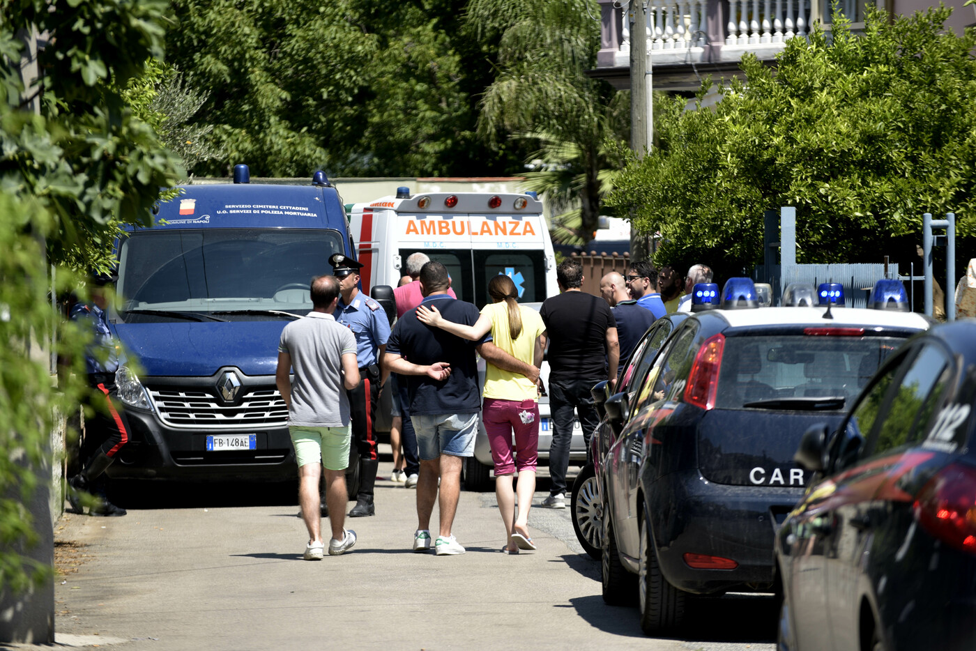 Napoli, rapina la pistola a guardia giurata e spara a 4 persone, arrestato Napoli, rapina la pistola a guardia giurata e spara a 4 persone, arrestato