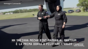 Sheikha Mozah Bint Marwan Al Maktoum è la prima donna a pilotare il convertiplano AW609