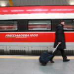 Trenitalia, cambiano le regole dei bagagli sulle Frecce: solo due a bordo