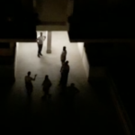 Giornalista di LaPresse aggredita in casa a Roma, portone scardinato e minacce alle figlie da una gang di ragazzi